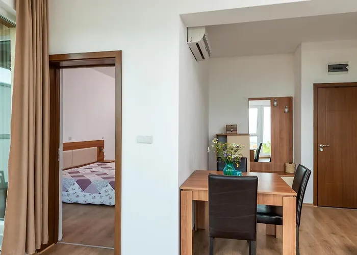 ホテル Entre Emona